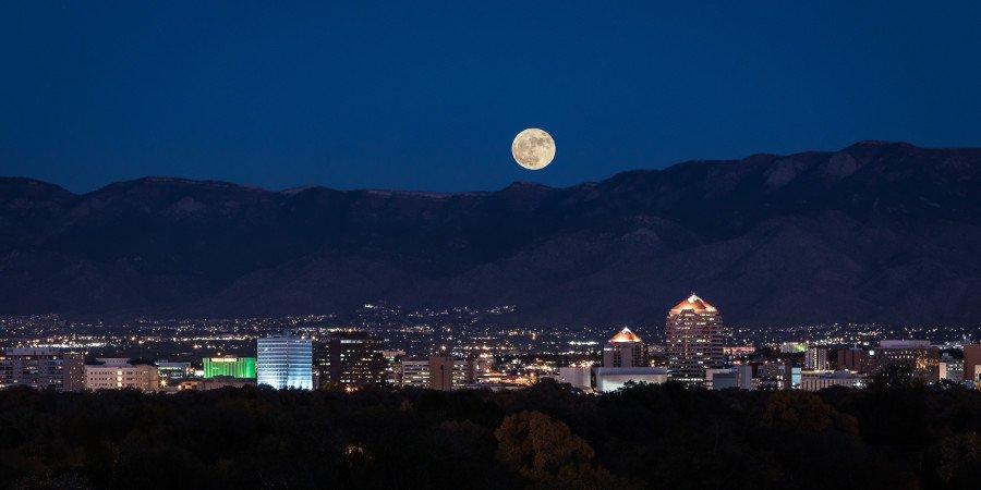 Skyline notturno di Albuquerque